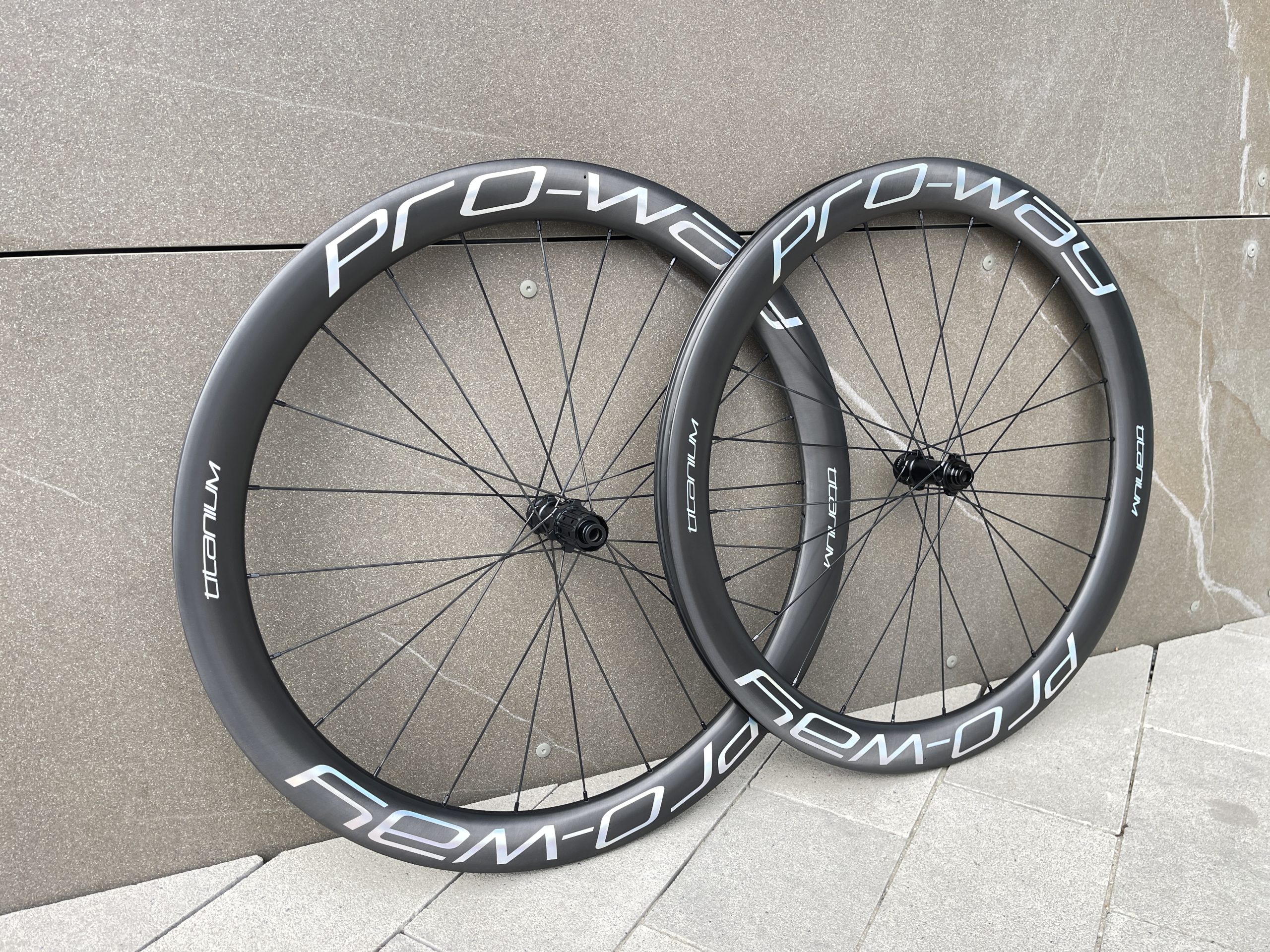 (GW) NEW 2025! Koła karbonowe PRO-WAY NEW TITANIUM 50mm RAINBOW 🌈 Ultralight Ratchet 36T waga od 1350g! - obrazek 5