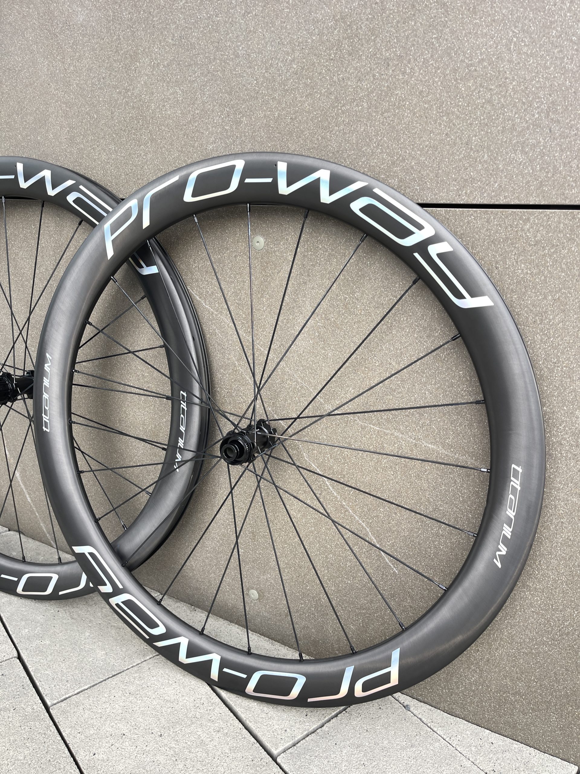 (GW) NEW 2025! Koła karbonowe PRO-WAY NEW TITANIUM 50mm RAINBOW 🌈 Ultralight Ratchet 36T waga od 1350g! - obrazek 10