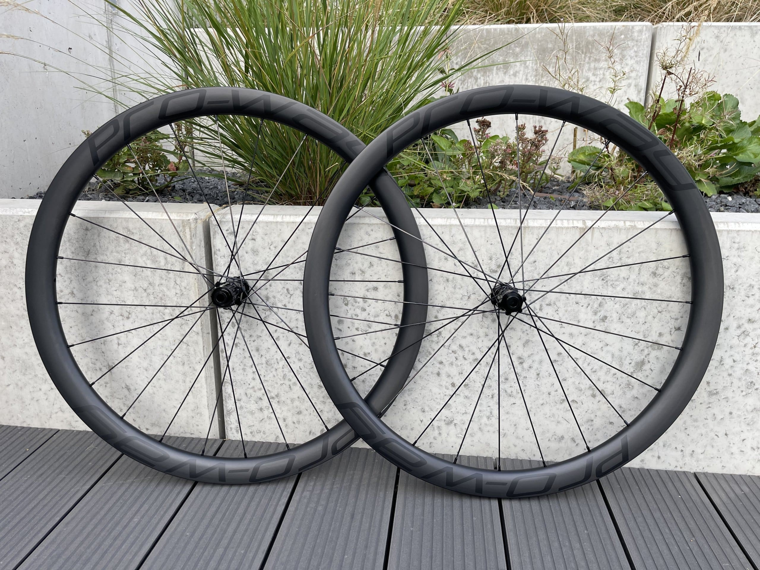 NEW 2025! Koła karbonowe PRO-WAY GR3 40mm BLACK Opona GRAVEL Ratchet 36T SAPIM CX RAY 1410g