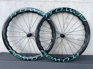 Koła karbonowe PRO-WAY VENOM 45/50mm CELESTE (BIANCHI) MARBLE Ultralight Ratchet 36T waga 1395g