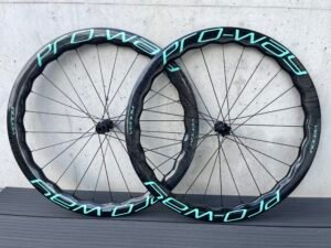 Koła karbonowe PRO-WAY VENOM 45/50mm CELESTE (BIANCHI) MARBLE Ultralight Ratchet 36T waga 1395g